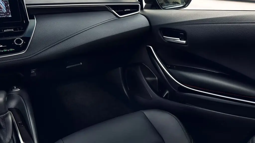 Soft-Touch Interior and Piano-Black Accents